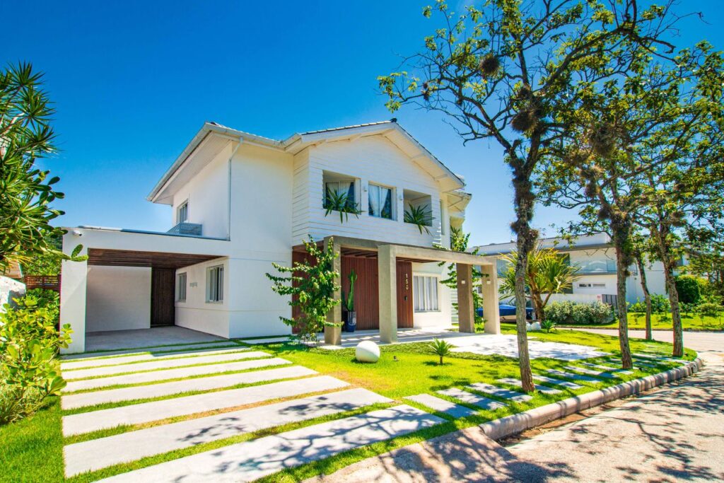 decoracao-casa-moderna-casa-j-a-fachada-externa-revisitearquiteturaeconstru-295624-proportional-height_cover_medium